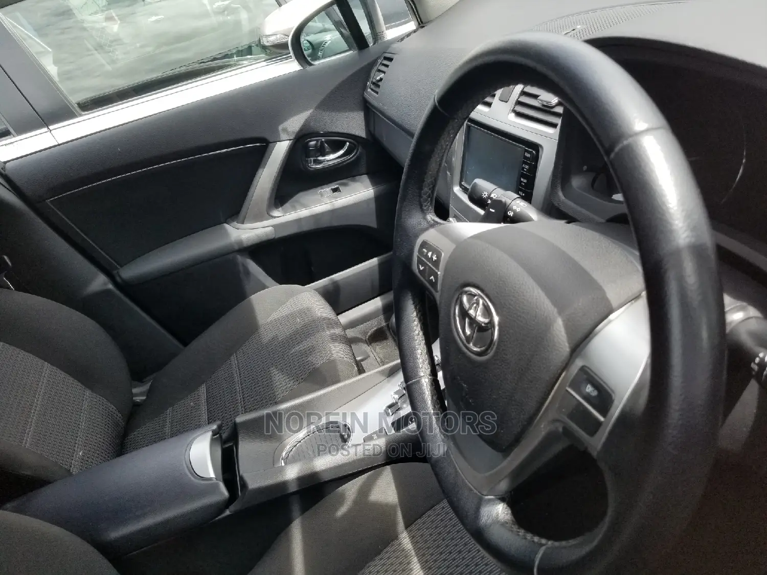Toyota Avensis 2014 Silver
