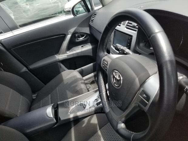 Toyota Avensis 2014 Silver - thumbnail 5