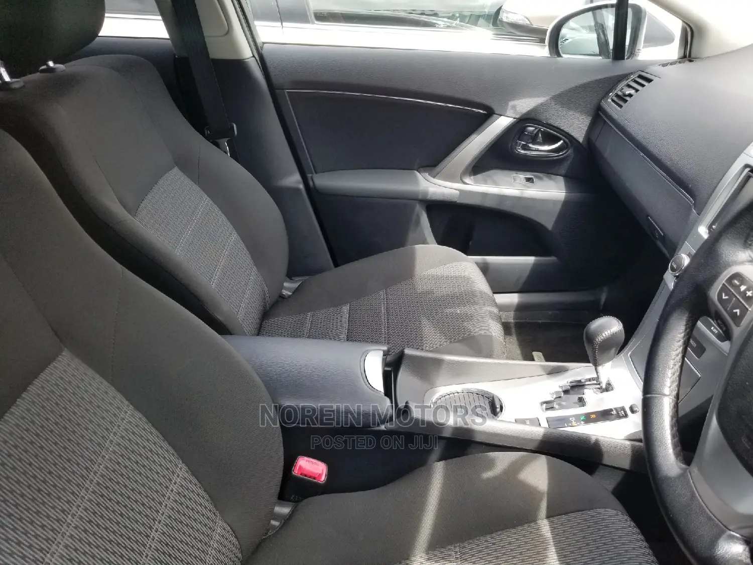Toyota Avensis 2014 Silver