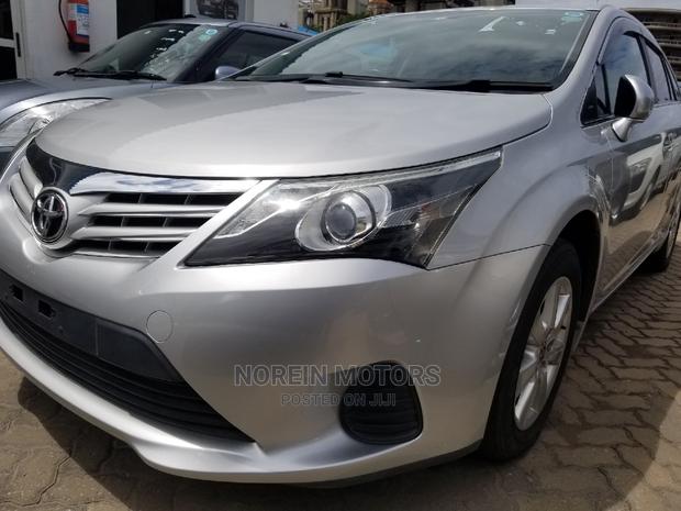 Toyota Avensis 2014 Silver