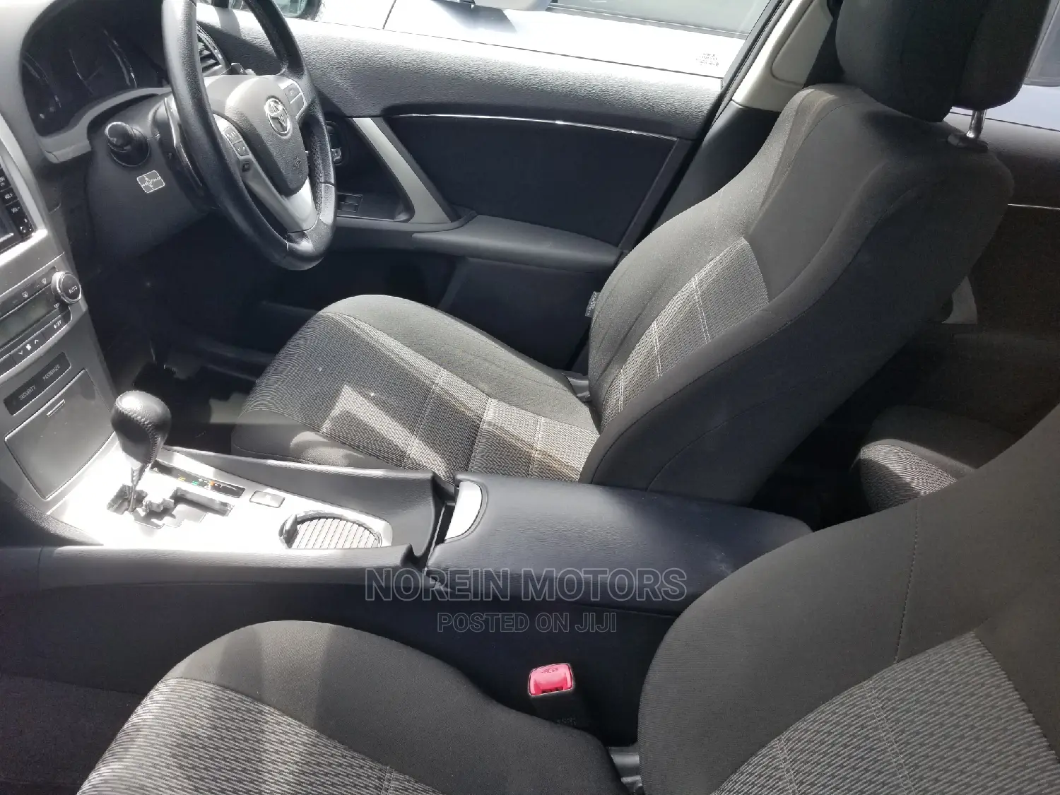 Toyota Avensis 2014 Silver