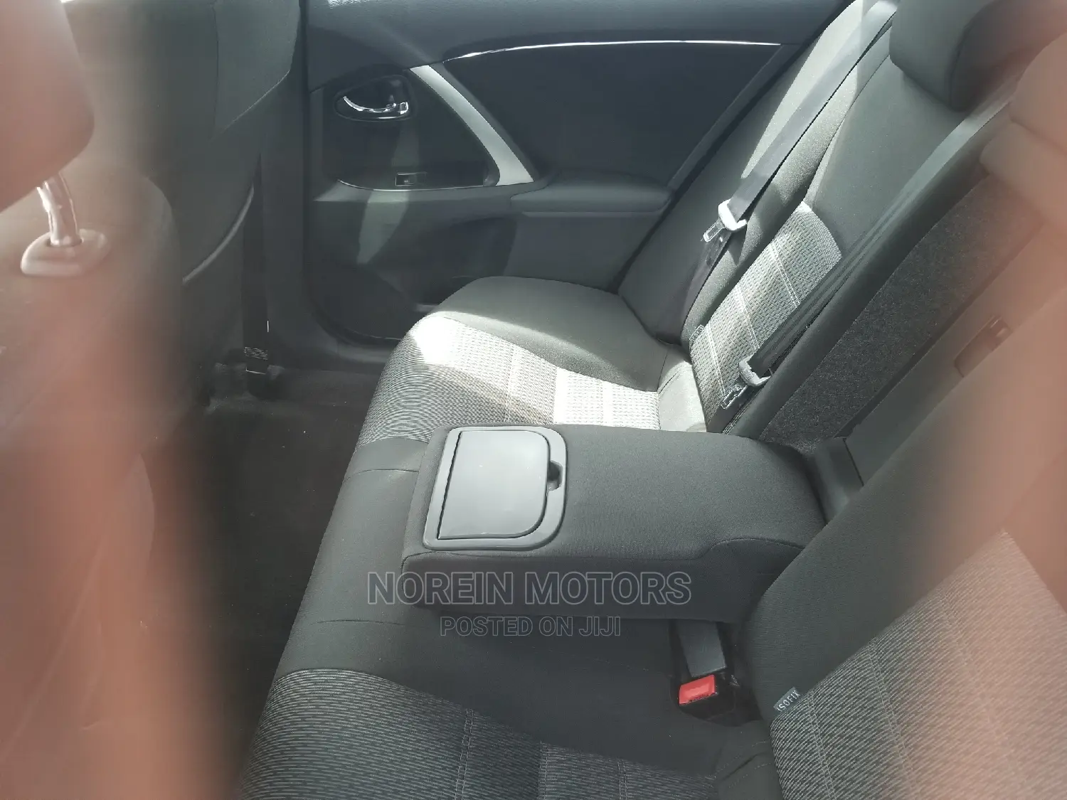 Toyota Avensis 2014 Silver
