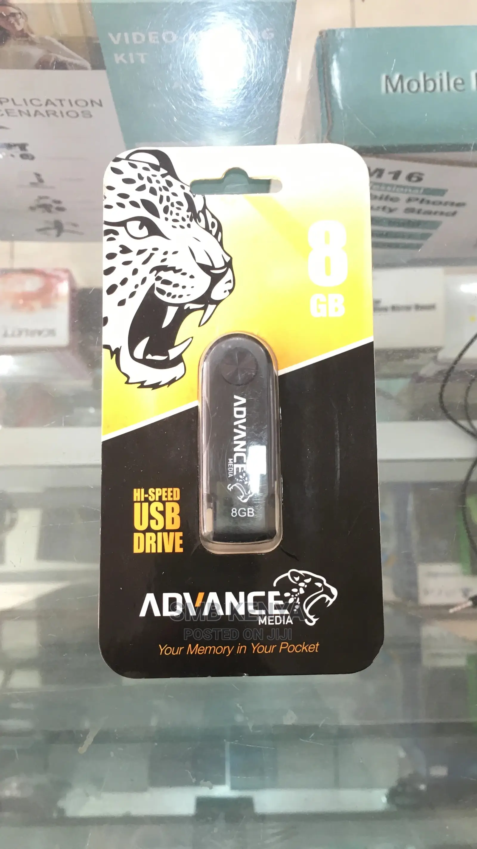 Advance 8 Gb Flash Drive