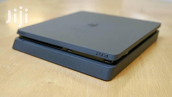 PS4 Slim With Pad - thumbnail 2