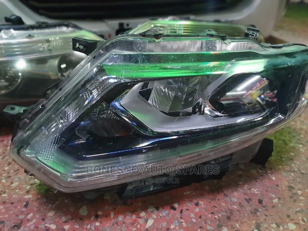 Nissan Extrail Nt32 Xenon Headlight