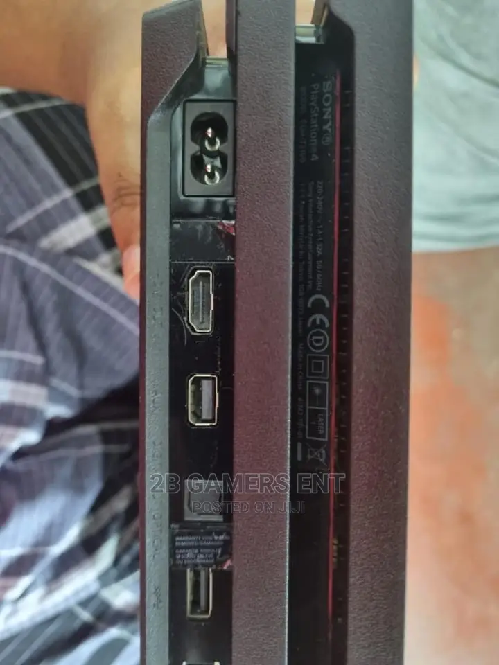 Play Station 4 PRO USED VERSION
