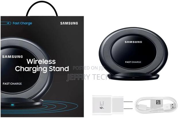 Samsung Qi Certified Fast Charge Wireless Charging Pad + Sta - thumbnail 2