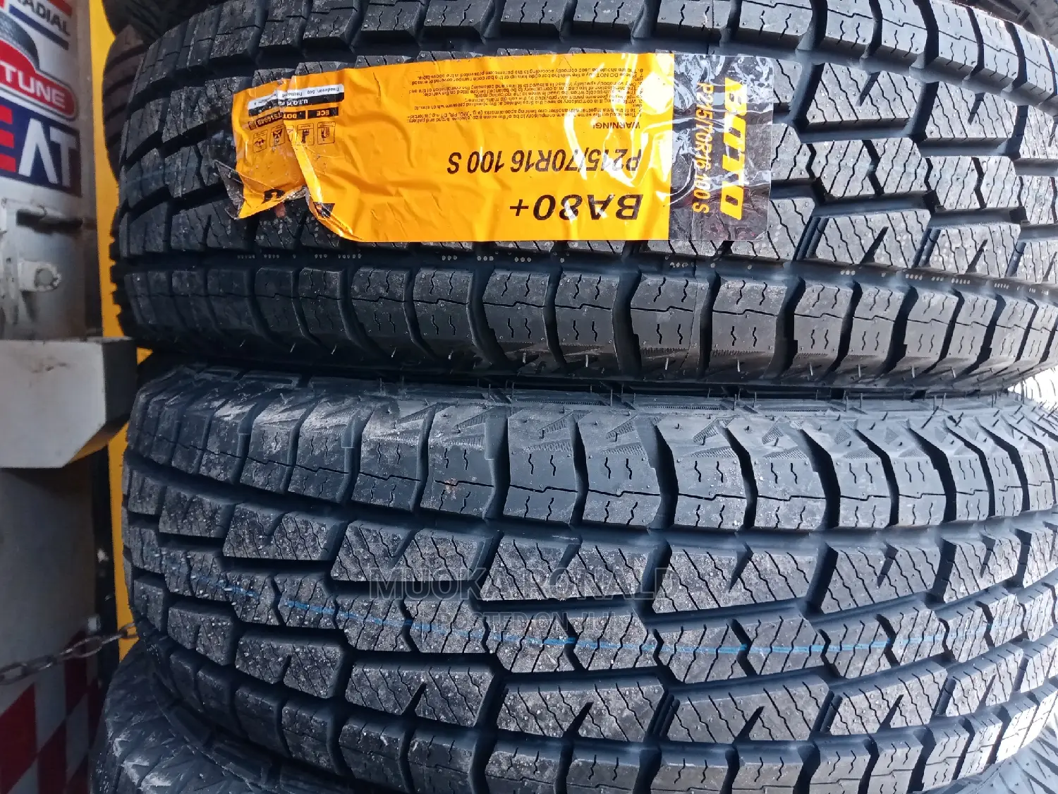 215/70r16 Boto Tyre (A/T)