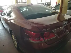 Toyota Crown 2015 Red