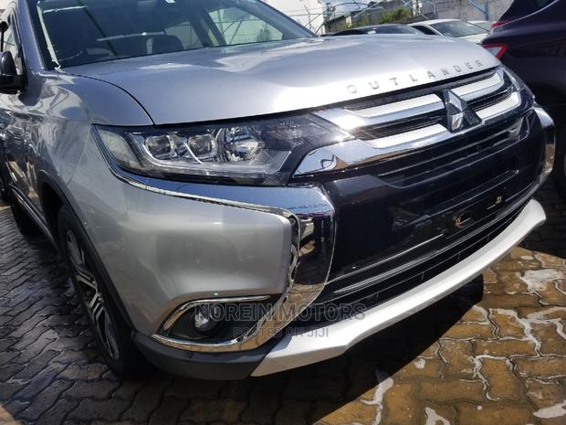 Mitsubishi Outlander 2015 Silver - thumbnail 2
