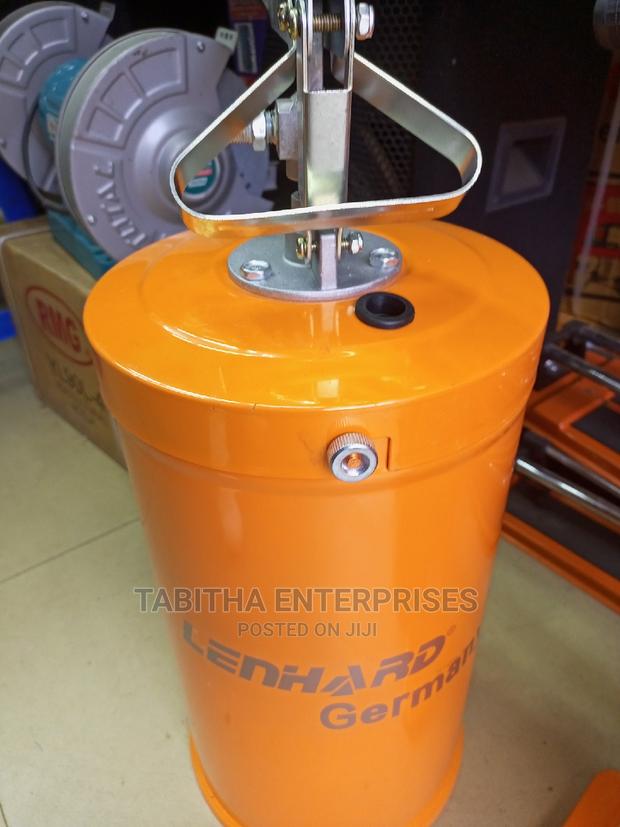 Greasing Machine - main view