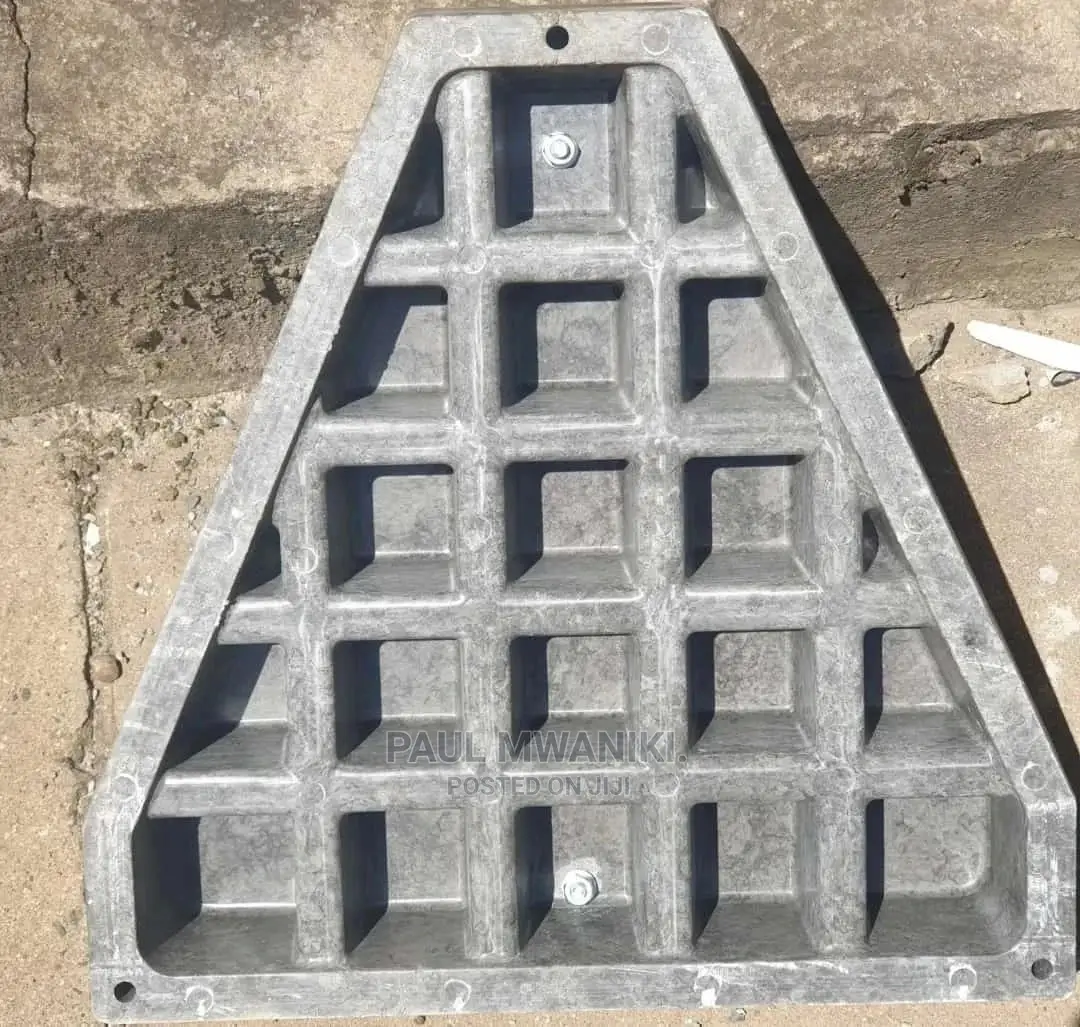 12.5t/40t Heavy Duty Triangular Manhole Cover.