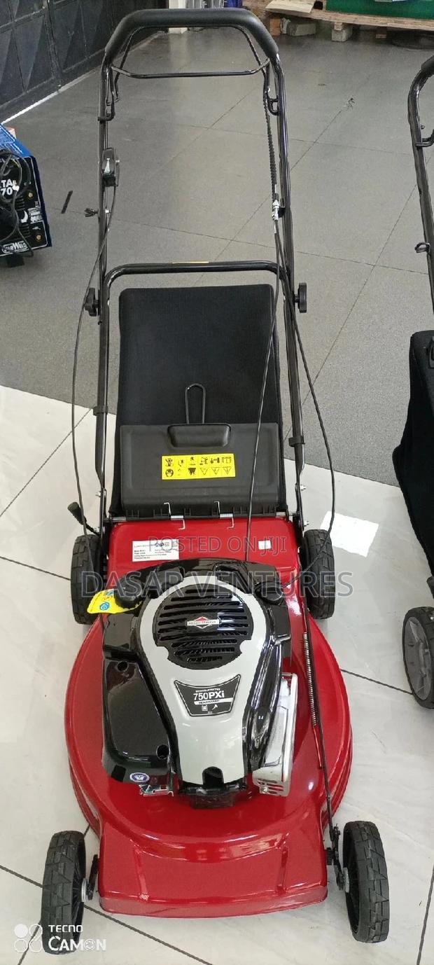 6hp Briggs and Stratton Lawn Mower