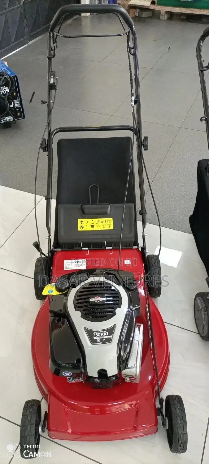 6hp Briggs and Stratton Lawn Mower