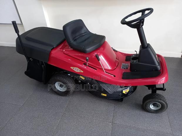 Briggs Stratton Ride on Lownmower (Wys30)