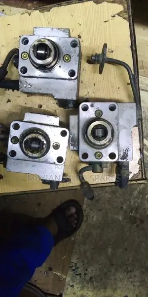 Engine Pressure Pump Mitsubishi Cedia.