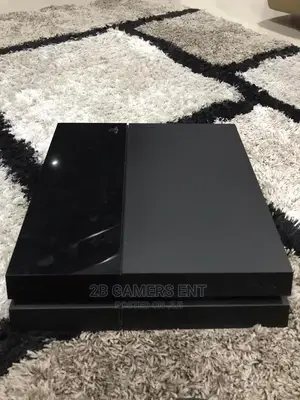 Standard PS4 500GB , 1 Pad