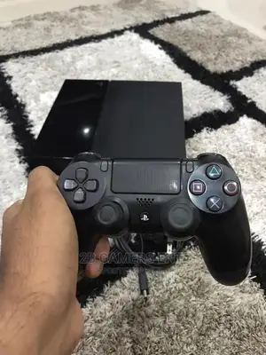 Standard PS4 500GB , 1 Pad