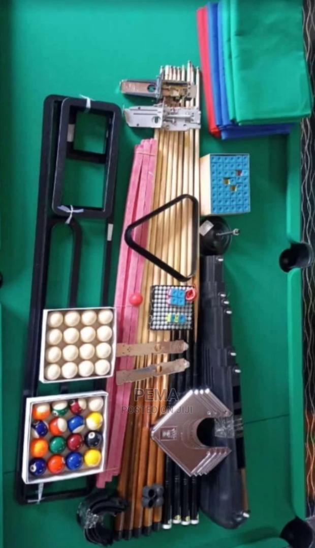 Pool Table ; Accessories Spates