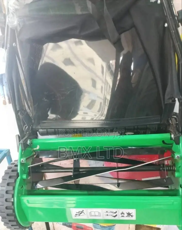 Manual Lawn Machine
