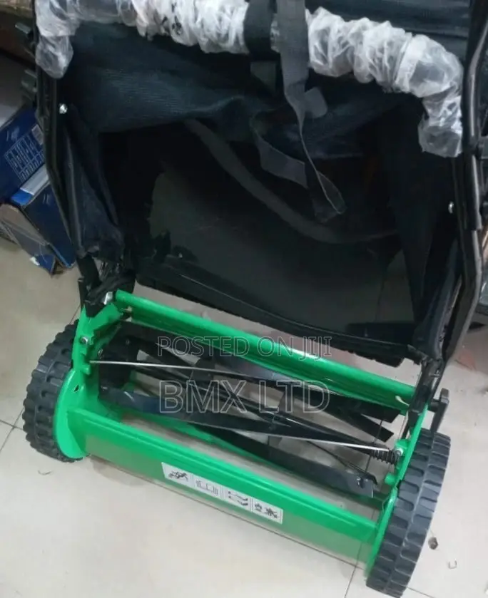 Manual Lawn Machine