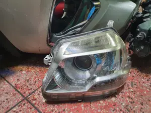 Toyota Sienta 2012-13 Xenon Headlight Assembly