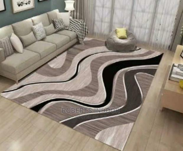7*10 Elegant Lined Carpet