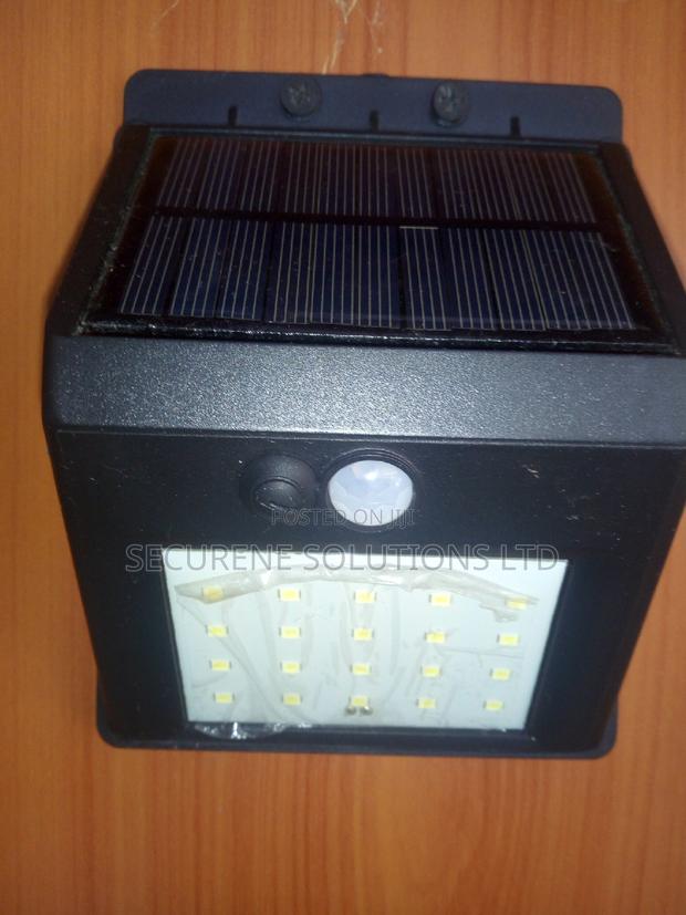 LED Solar Power PIR Motion Sensor Wall Light Outdoor Lamp - thumbnail 3