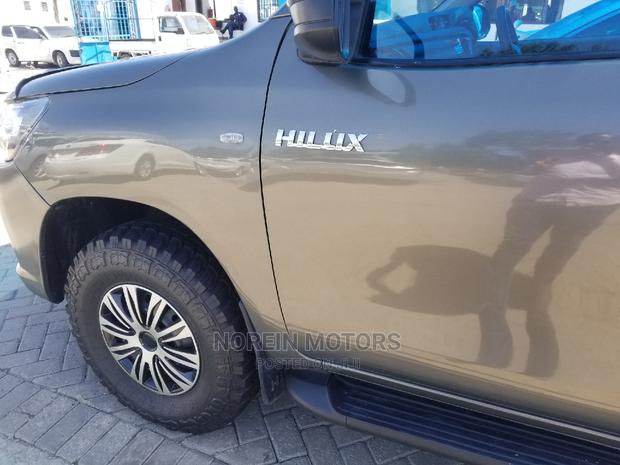 Toyota Hilux SR5 2015 Gray - thumbnail 5