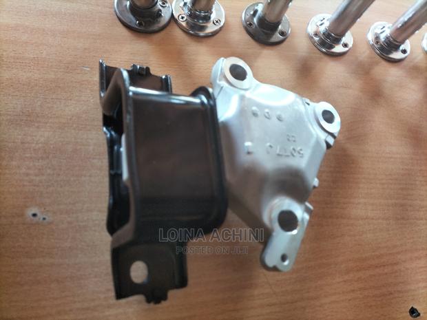 Honda Vezel Left Engine Mount - thumbnail 2