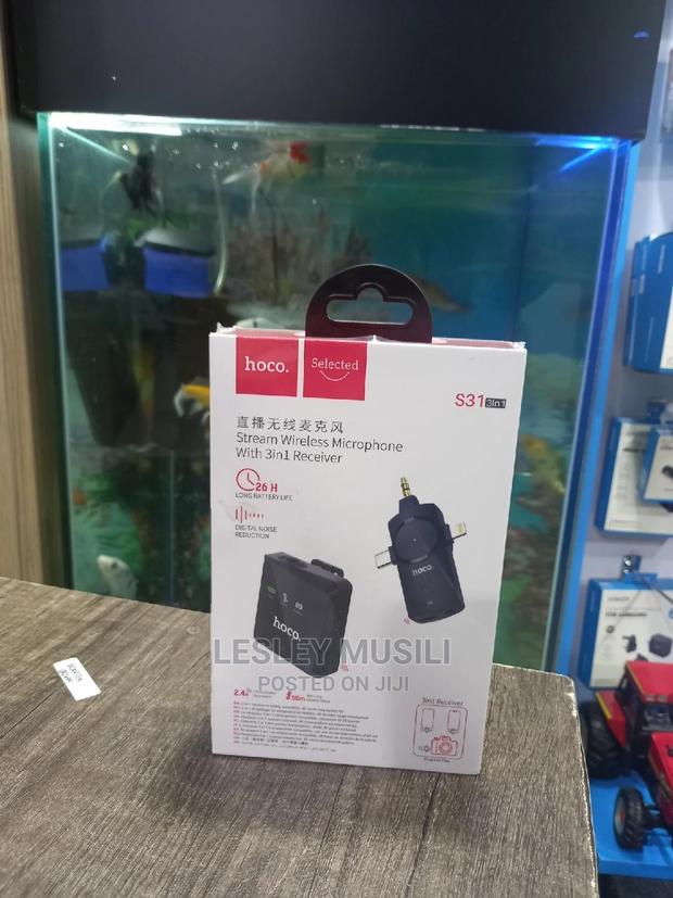 Stream Wireless Microphone With 3 in 1 Receiver