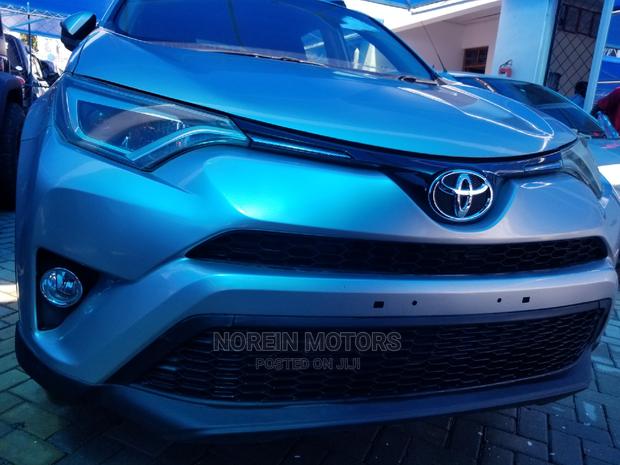 Toyota RAV4 2014 Silver - thumbnail 2