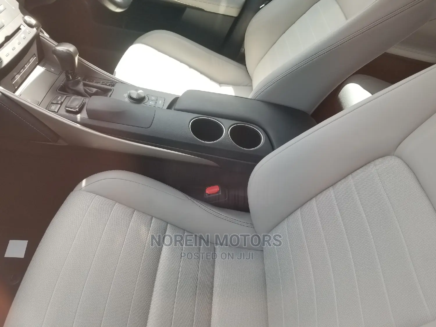 Lexus IS 300h 2014 Silver