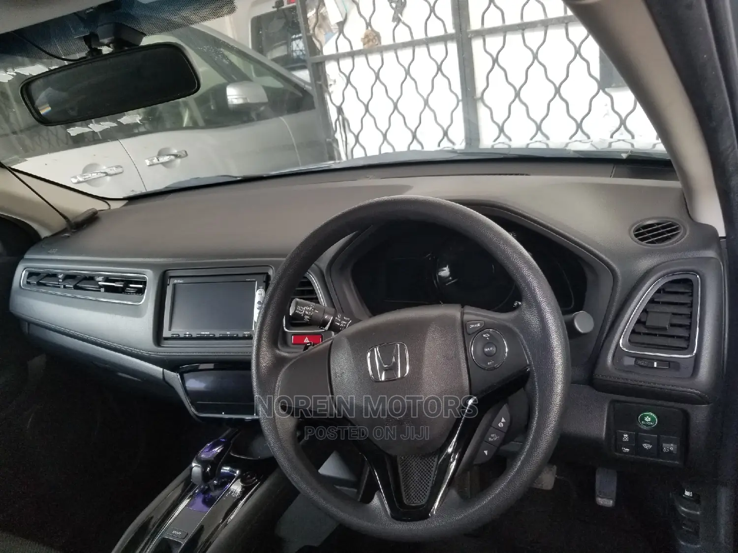 Honda Vezel 1.5 Hybrid 4WD 2015 Silver