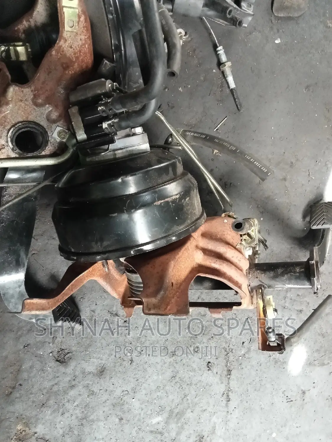 Brake Master Cylinder and Booster With Peddal Toyota Assy