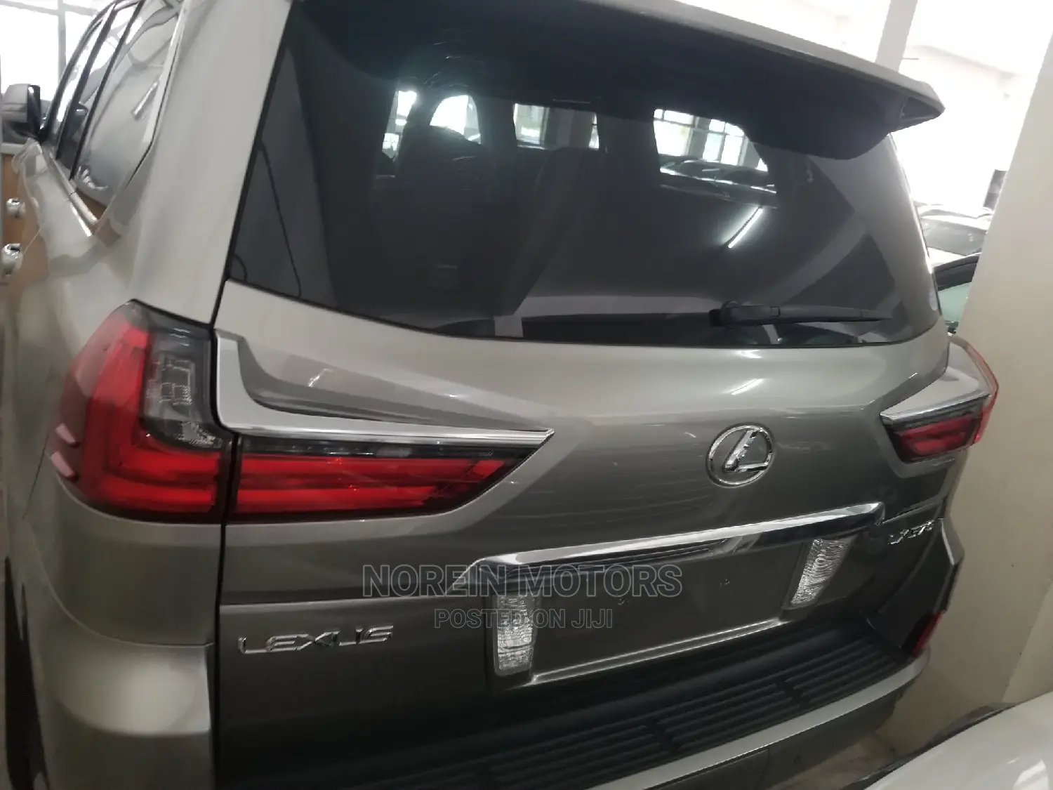 Lexus LX 570 AWD 2016 Silver