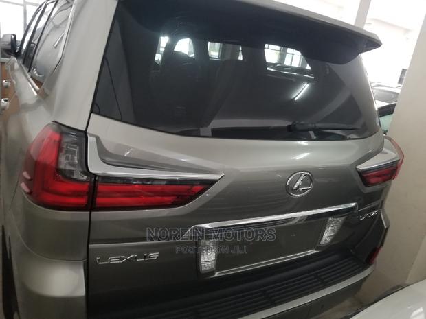 Lexus LX 570 AWD 2016 Silver - thumbnail 16