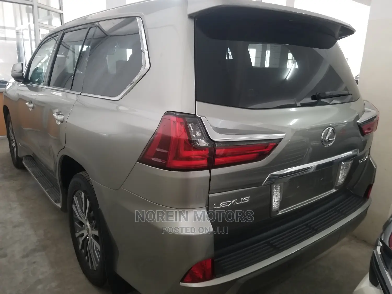 Lexus LX 570 AWD 2016 Silver