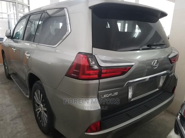 Lexus LX 570 AWD 2016 Silver - thumbnail 17
