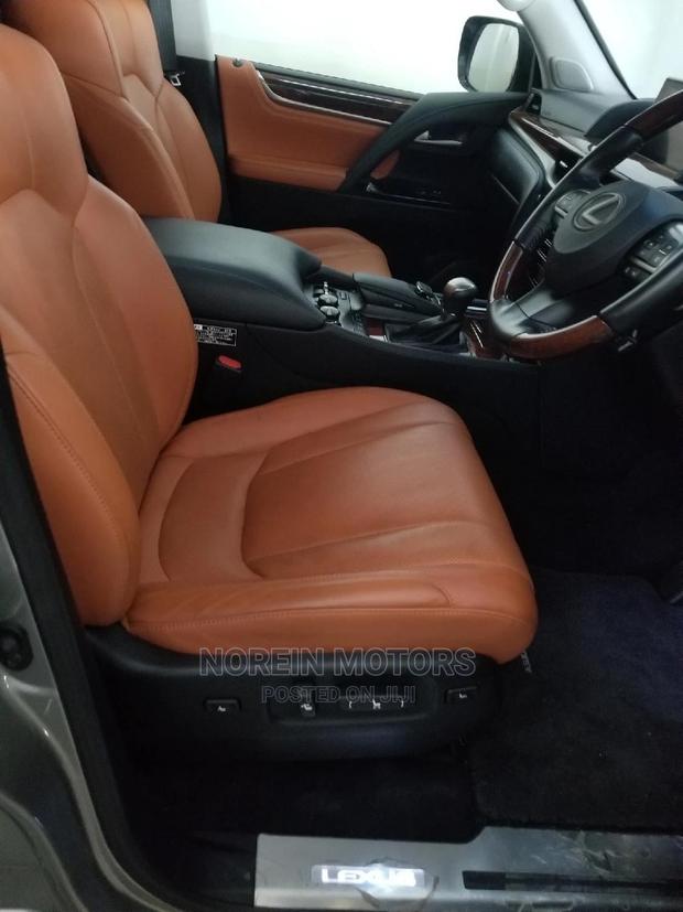 Lexus LX 570 AWD 2016 Silver - thumbnail 12