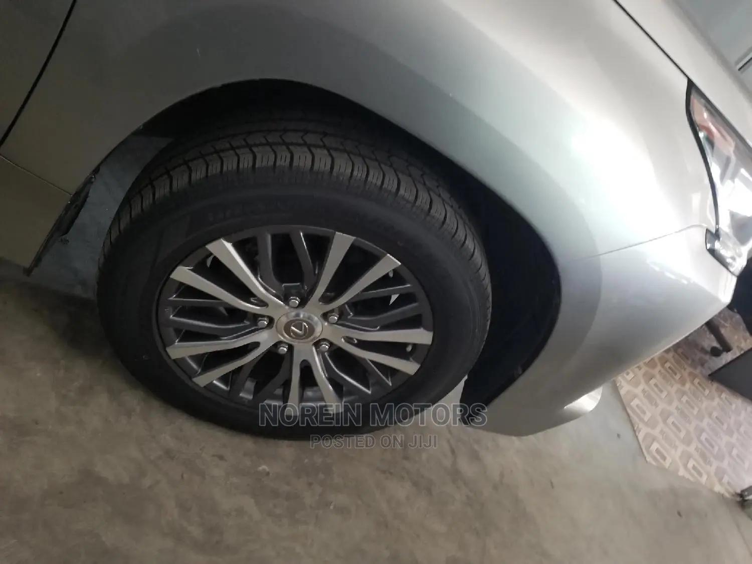 Lexus LX 570 AWD 2016 Silver