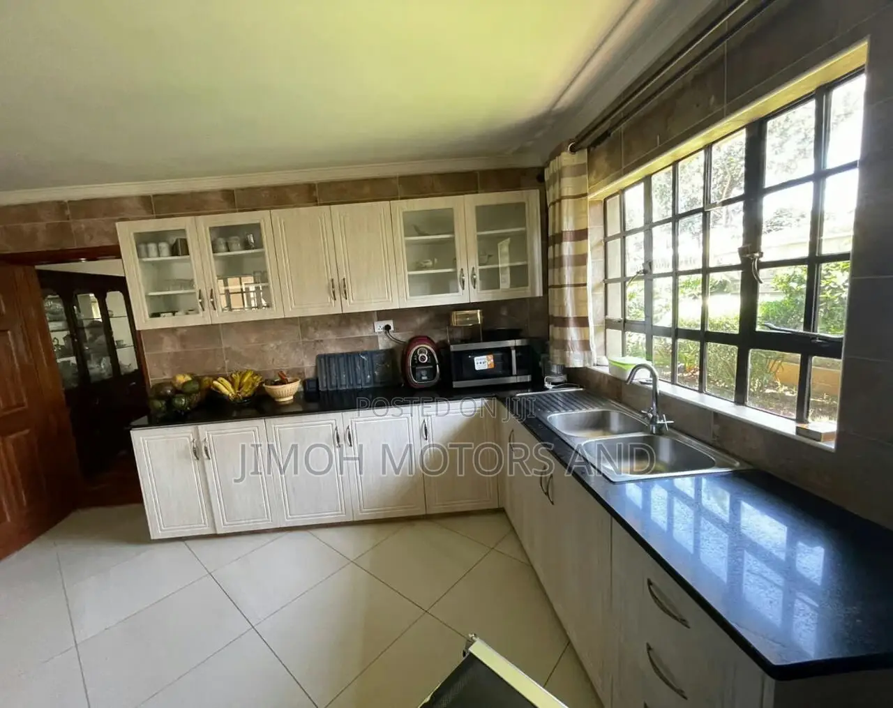 Furnished 5bdrm Bungalow in Kitengera Town, Parklands/Highridge
