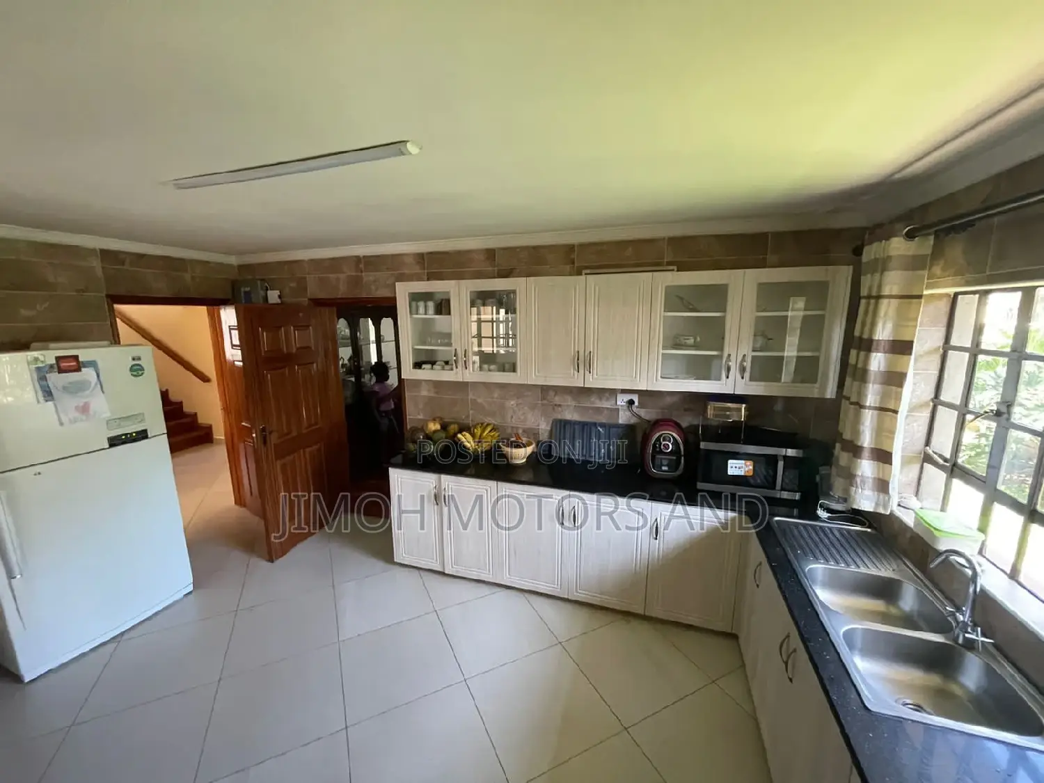 Furnished 5bdrm Bungalow in Kitengera Town, Parklands/Highridge
