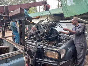Engine Fitting for Saloons and Suvs