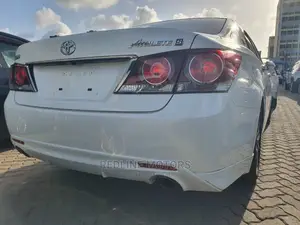 Toyota Crown 2016 White