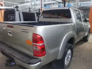 Toyota Hilux SR 4x4 2015 Silver