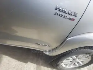Toyota Hilux SR 4x4 2015 Silver