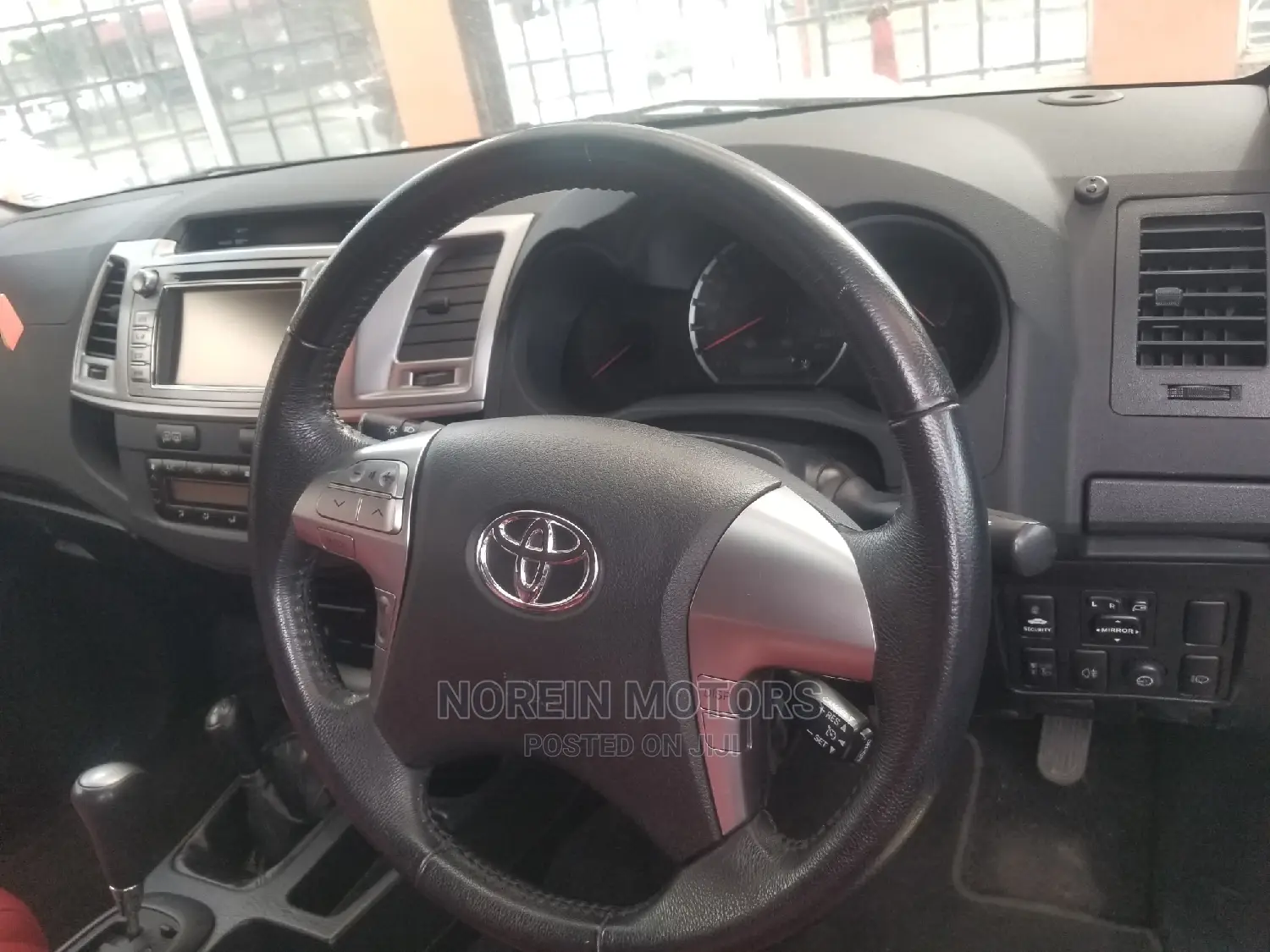 Toyota Hilux SR 4x4 2015 Silver