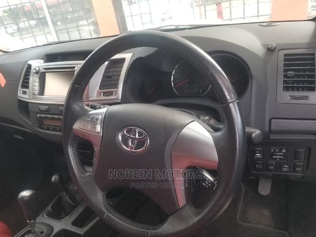 Toyota Hilux SR 4x4 2015 Silver - thumbnail 9
