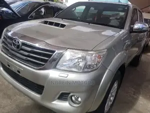 Toyota Hilux SR 4x4 2015 Silver